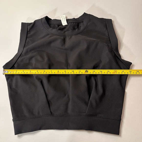 Halara Black Sleeveless Cropped Tank Top Size M - Picture 5 of 6